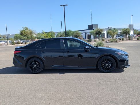 Used 2025 Toyota Camry SE w/ Convenience Package FWD image 6