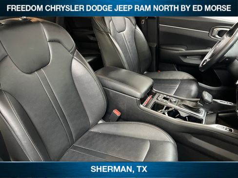 Used 2024 Kia Sorento S image 11