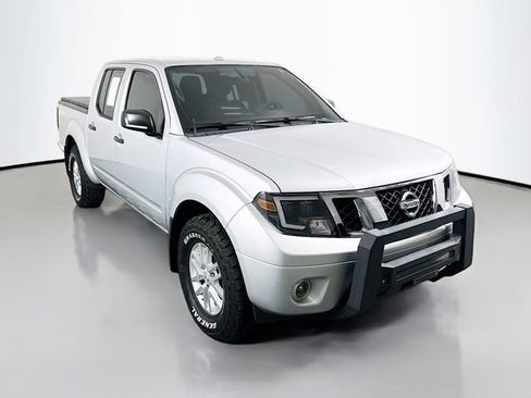 Used 2018 Nissan Frontier SV image 1