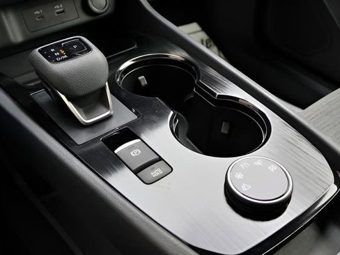 Used 2021 Nissan Rogue S image 23