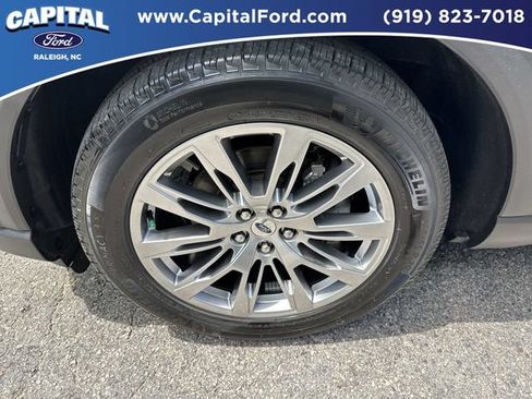 Used 2025 Ford Explorer Platinum RWD image 13