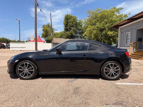Used 2017 Toyota 86 RWD image 9