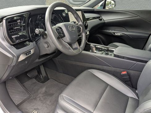 Used 2024 Lexus RX 350 FWD w/ Technology Package image 6
