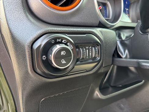 Used 2022 Jeep Gladiator Mojave w/ Cold Weather Group AWD/4WD image 47