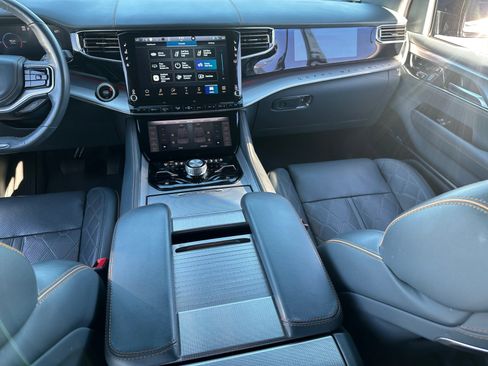 Used 2023 Jeep Grand Wagoneer Series III image 20