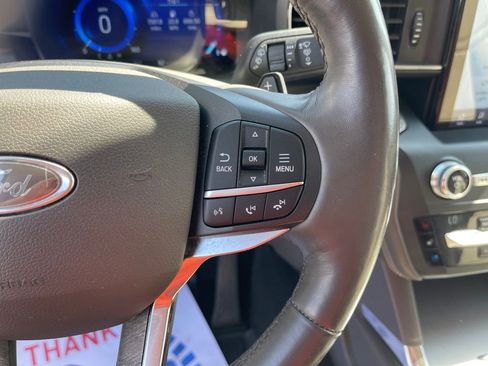 Used 2020 Ford Explorer Platinum w/ Premium Technology Package image 16