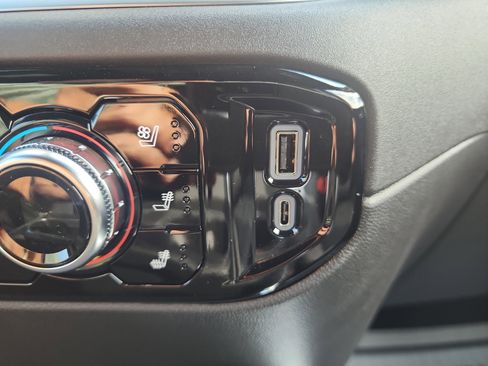 New 2025 GMC Sierra 2500 SLT w/ SLT Convenience Package image 16