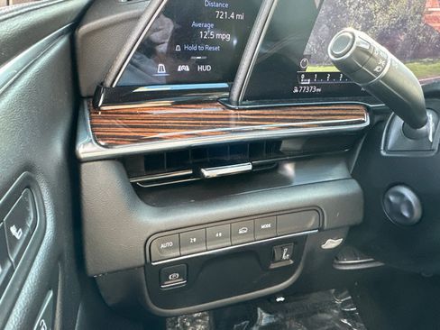 Used 2023 Cadillac Escalade ESV Premium Luxury image 25