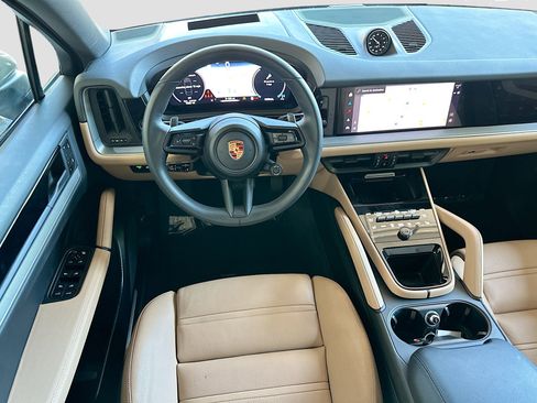 Used 2025 Porsche Cayenne Coupe image 24