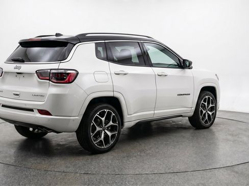 Used 2025 Jeep Compass Limited AWD/4WD image 9