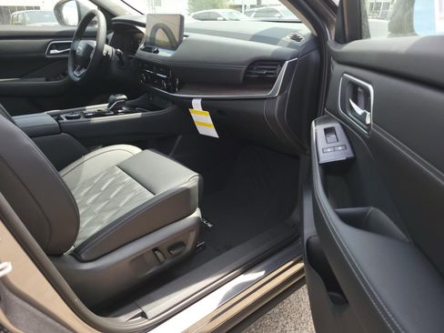 New 2026 Nissan Rogue Platinum AWD/4WD image 13