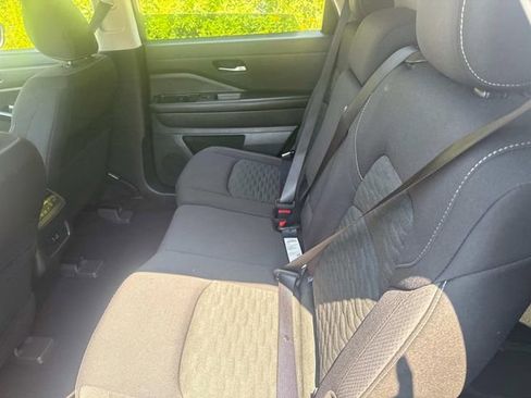 Used 2022 Nissan Pathfinder SV image 15