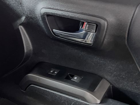 Used 2022 Toyota Tacoma TRD Sport w/ Technology Package image 32