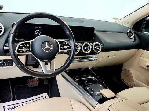 Used 2021 Mercedes-Benz GLA 250 4MATIC w/ Premium Package image 11