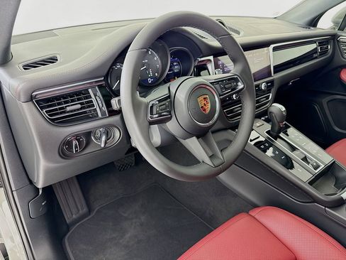 New 2026 Porsche Macan image 4