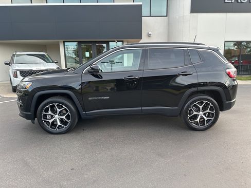 Used 2024 Jeep Compass Limited image 2