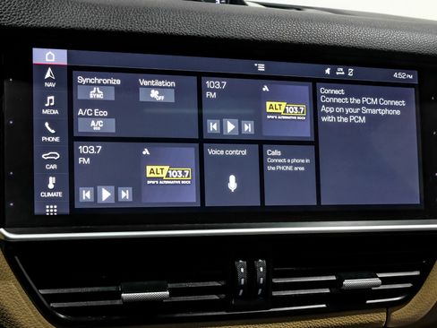 Used 2019 Porsche Cayenne Sport Utility 4D image 31