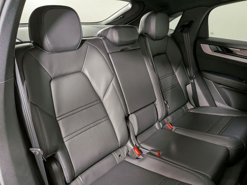 New 2026 Porsche Cayenne Coupe AWD/4WD image 24