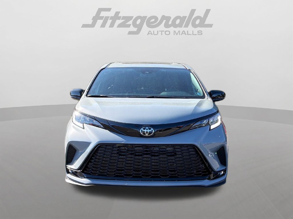 Used 2026 Toyota Sienna XSE AWD/4WD image 2