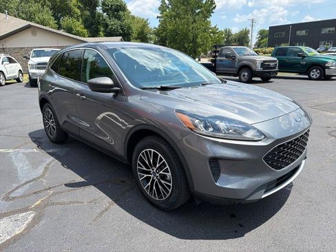 Used 2022 Ford Escape SE FWD image 3