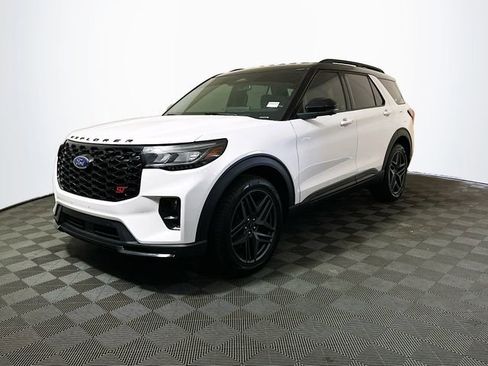 Used 2025 Ford Explorer ST RWD image 4