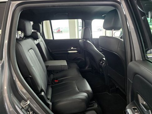 Used 2023 Mercedes-Benz GLB 250 4MATIC image 39