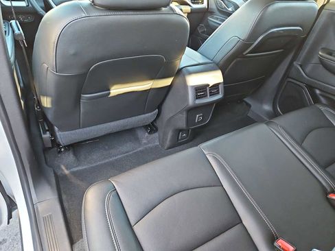 Used 2024 GMC Terrain SLT image 19