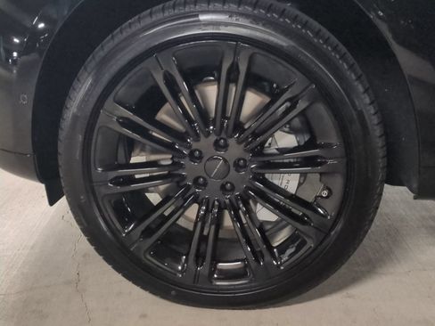 New 2026 Land Rover Range Rover Long Wheelbase SE AWD/4WD image 9