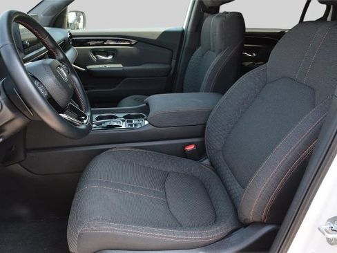 Used 2025 Honda Pilot Sport image 7