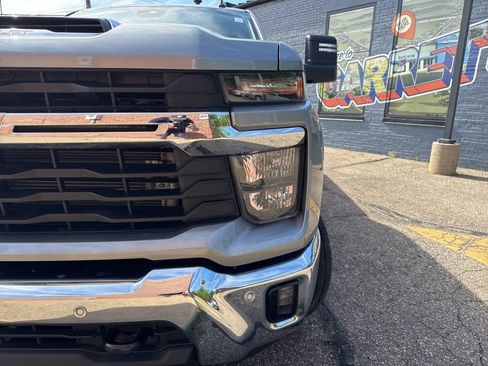 Used 2025 Chevrolet Silverado 2500 LT w/ Safety Package AWD/4WD image 3