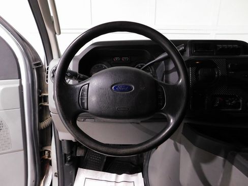 Used 2014 Ford E-250 and Econoline 250 w/ Power Group image 38