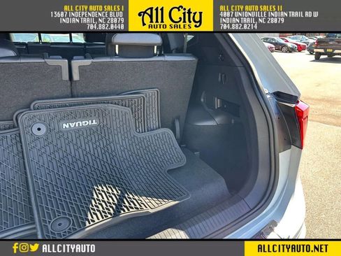 Used 2021 Volkswagen Tiguan SE image 34