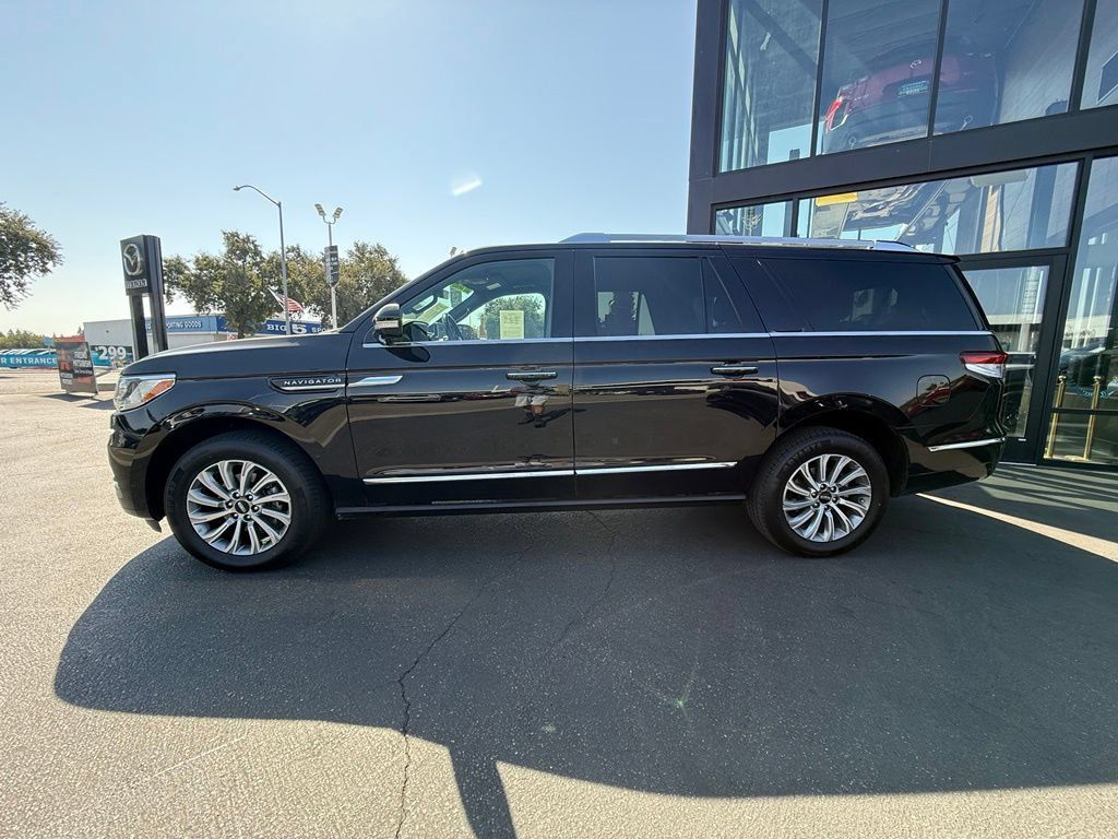 Used 2022 Lincoln Navigator L 4WD image 5