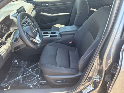 Used 2025 Nissan Altima 2.5 SV FWD image 28