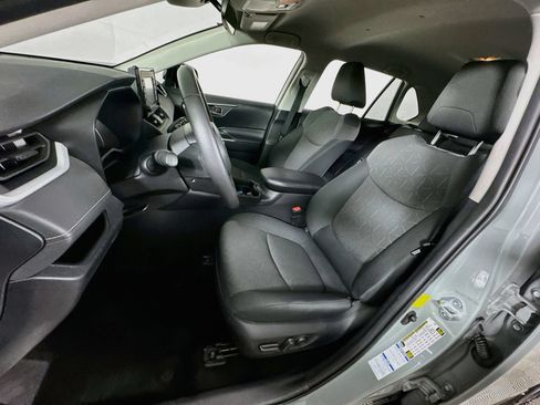 Used 2021 Toyota RAV4 XLE w/ XLE Grade Weather Package AWD/4WD image 12