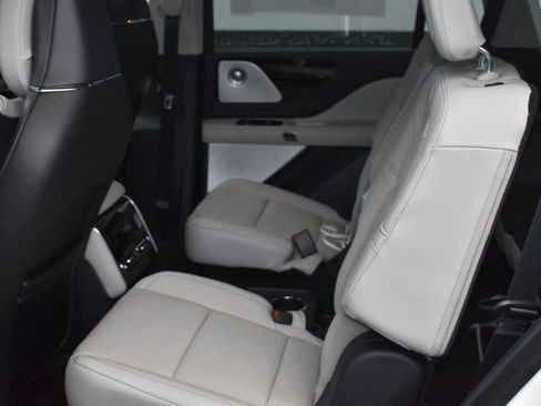 New 2026 Lincoln Aviator Reserve image 11