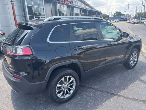 Used 2021 Jeep Cherokee Latitude Lux w/ Comfort/Convenience Group image 2