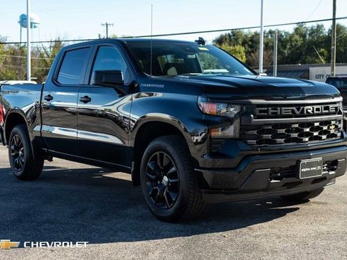 Used 2026 Chevrolet Silverado 1500 Custom image 3