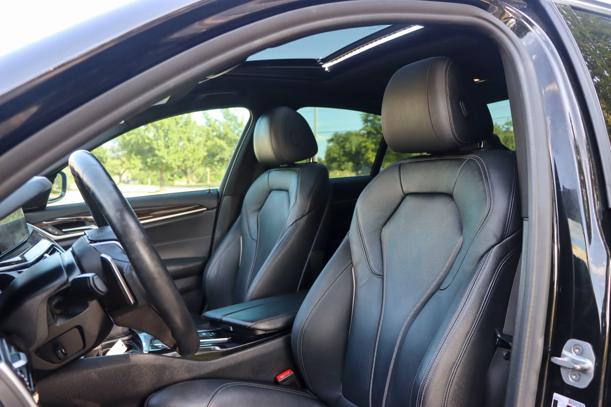 Used 2019 BMW 530e w/ Convenience Package RWD image 15