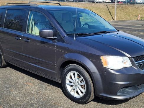 Used 2015 Dodge Grand Caravan SXT image 2