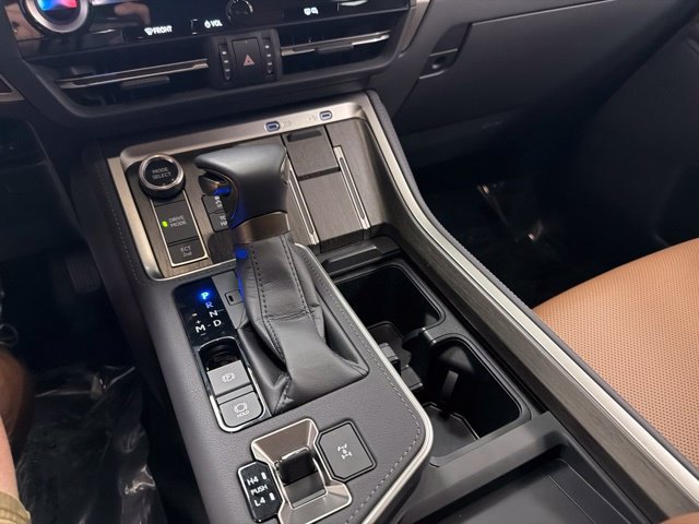 Used 2026 Lexus GX 550 w/ Accessory Package (31) AWD/4WD image 23