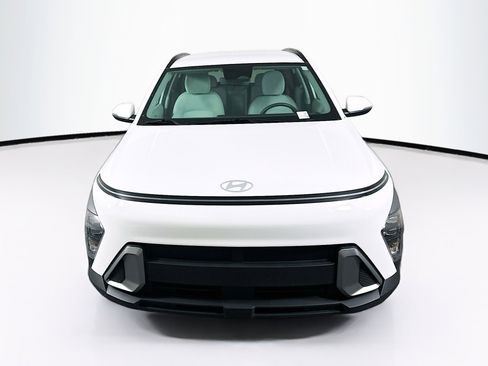Used 2025 Hyundai Kona SEL FWD image 2