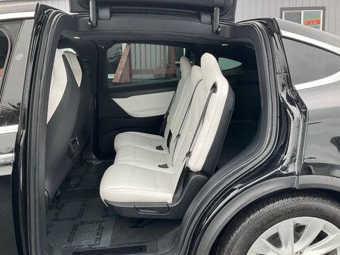 Used 2018 Tesla Model X 75D image 7