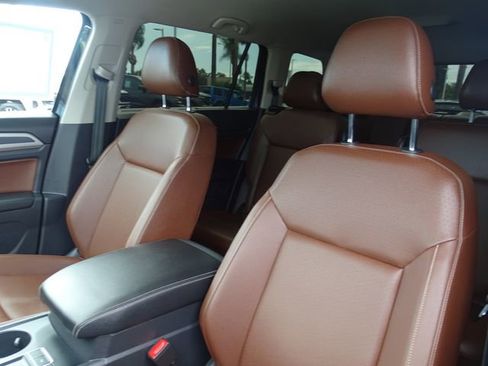 Used 2021 Volkswagen Atlas SE w/ Towing Package image 6