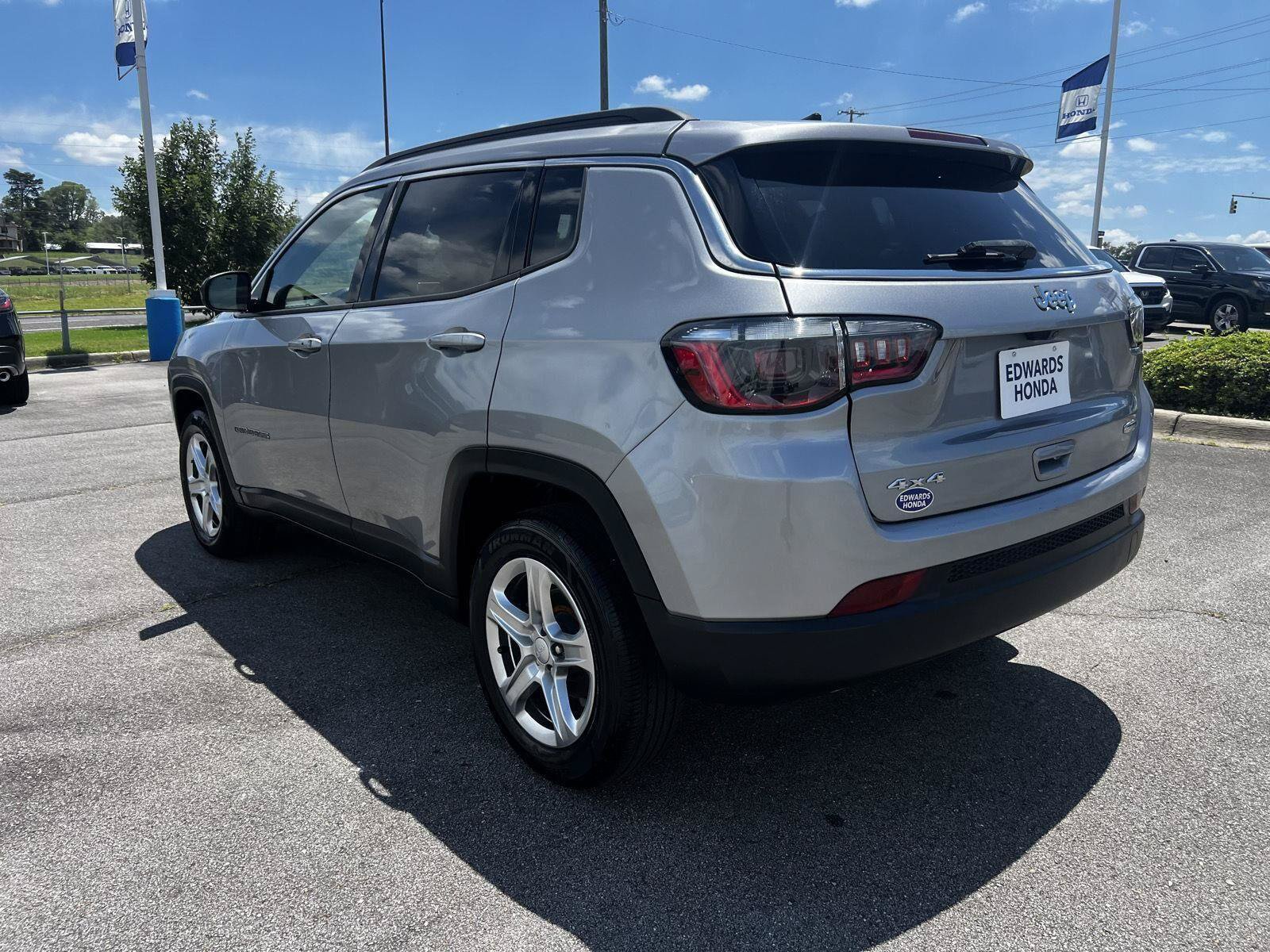 Used 2024 Jeep Compass Latitude AWD/4WD image 29