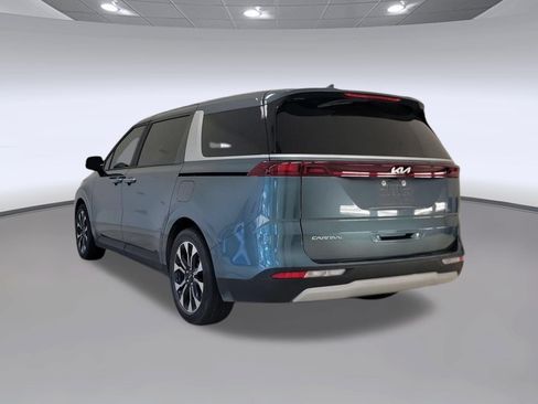 Used 2023 Kia Carnival EX FWD image 3