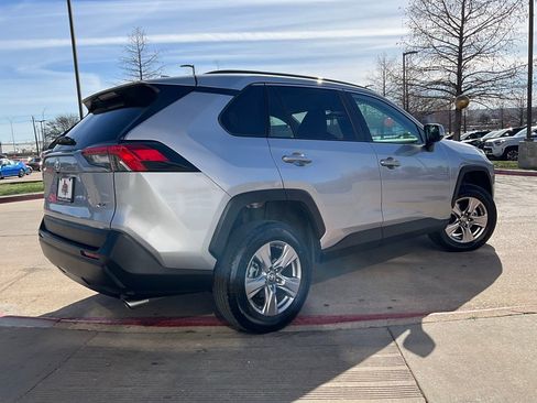 Used 2025 Toyota RAV4 XLE image 6