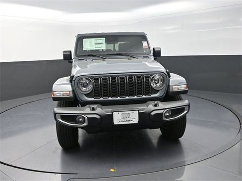 New 2025 Jeep Gladiator Sport image 2