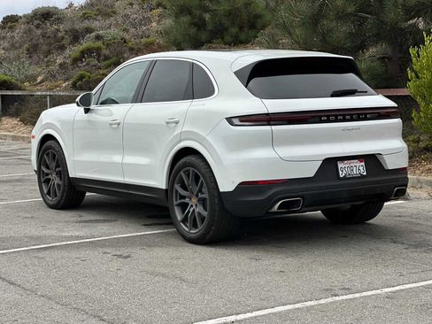 Used 2025 Porsche Cayenne image 3