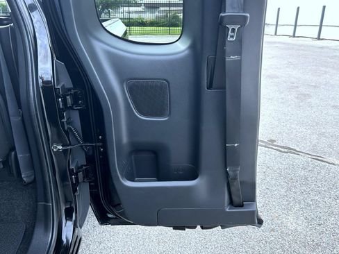 Used 2022 Nissan Frontier SV AWD/4WD image 18